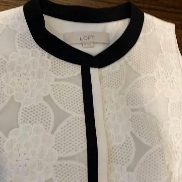 Loft dress in darling colorblocked design. Black and cream. - Picture 2 of 4